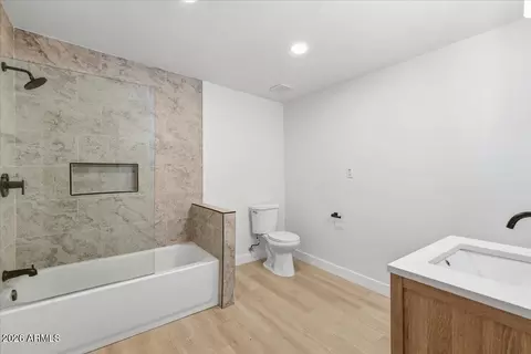 Bath - 4210 N 18th Ave, Phoenix, AZ 85015 photo 3 of 9