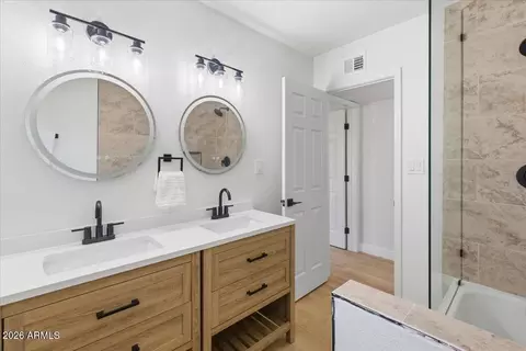 Bath - 4210 N 18th Ave, Phoenix, AZ 85015 photo 5 of 9