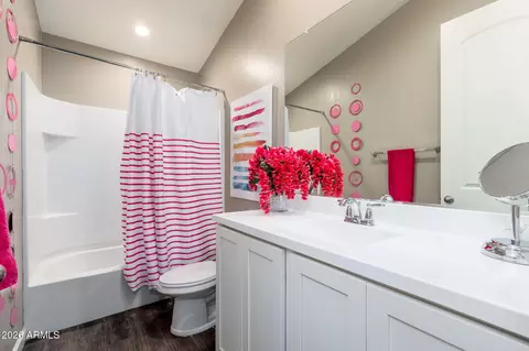Bath - 3067 N 33rd Pl, Phoenix, AZ 85018 photo 3 of 3