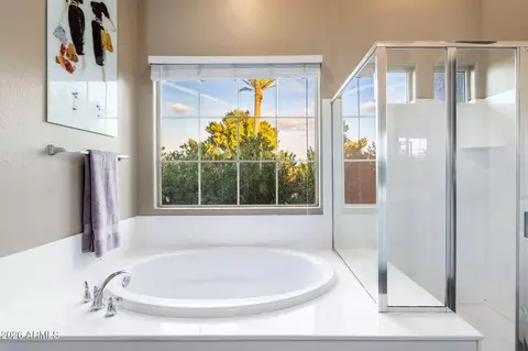 Bath - 3067 N 33rd Pl, Phoenix, AZ 85018 photo 1 of 3