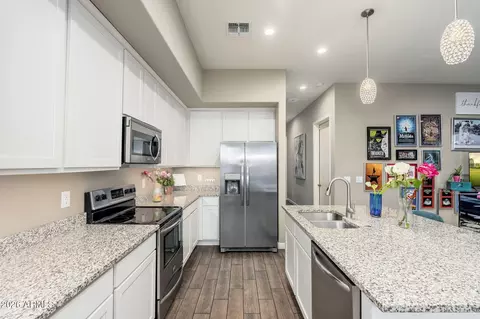 Kitchen - 3067 N 33rd Pl, Phoenix, AZ 85018 photo 1 of 1