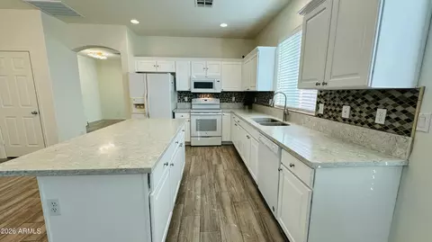 Kitchen - 4642 S Cobblestone St, Gilbert, AZ 85297 photo 1 of 1
