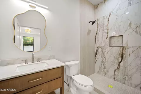 Bath - 4512 N 38th St, Phoenix, AZ 85018 photo 5 of 7