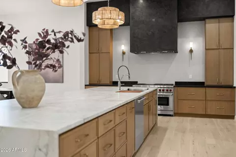 Kitchen - 4512 N 38th St, Phoenix, AZ 85018 photo 3 of 4