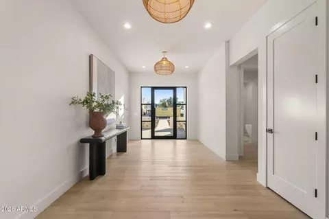 Entry Way - 4512 N 38th St, Phoenix, AZ 85018 photo 1 of 2