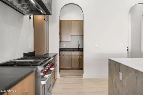 Entry Way - 4512 N 38th St, Phoenix, AZ 85018 photo 2 of 2