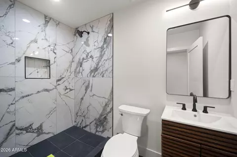Bath - 4512 N 38th St, Phoenix, AZ 85018 photo 4 of 7