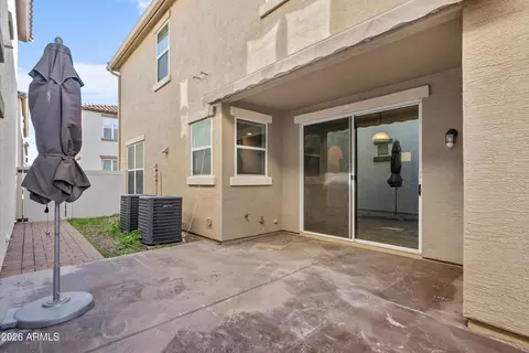 Exterior - 955 S Henry Ln, Gilbert, AZ 85296 photo 2 of 7