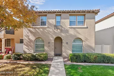 955 S Henry Ln, Gilbert, AZ 85296