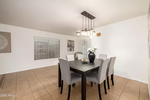 Dining - 2251 E Parkside Ln, Phoenix, AZ 85024 photo 2 of 3