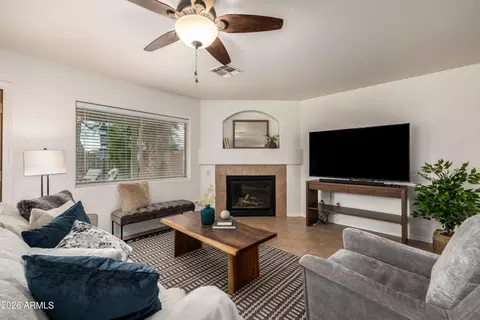 Living - 2251 E Parkside Ln, Phoenix, AZ 85024 photo 2 of 6