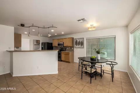 Kitchen - 2251 E Parkside Ln, Phoenix, AZ 85024 photo 1 of 5