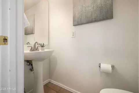 Bath - 2251 E Parkside Ln, Phoenix, AZ 85024 photo 1 of 4