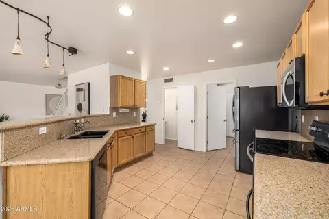 Kitchen - 2251 E Parkside Ln, Phoenix, AZ 85024 photo 2 of 5