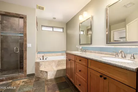 Bath - 2251 E Parkside Ln, Phoenix, AZ 85024 photo 2 of 4