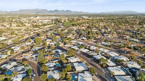 View/Area - 3725 E Paradise Dr, Phoenix, AZ 85028 photo 11 of 17