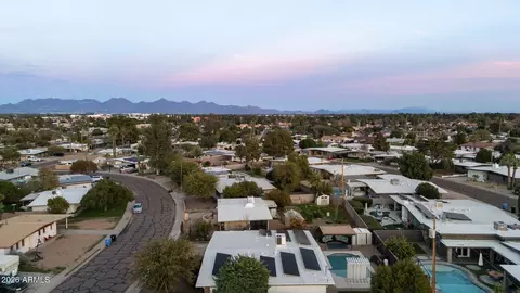 View/Area - 3725 E Paradise Dr, Phoenix, AZ 85028 photo 15 of 17