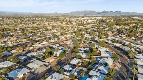 View/Area - 3725 E Paradise Dr, Phoenix, AZ 85028 photo 13 of 17