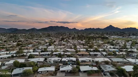 View/Area - 3725 E Paradise Dr, Phoenix, AZ 85028 photo 14 of 17