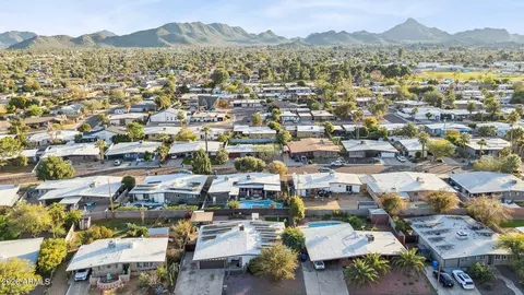 View/Area - 3725 E Paradise Dr, Phoenix, AZ 85028 photo 9 of 17