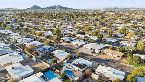 View/Area - 3725 E Paradise Dr, Phoenix, AZ 85028 photo 6 of 17