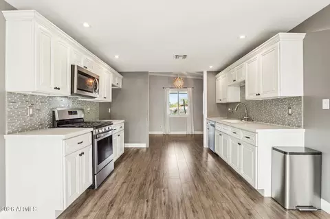 Kitchen - 3725 E Paradise Dr, Phoenix, AZ 85028 photo 3 of 3