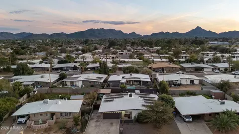 View/Area - 3725 E Paradise Dr, Phoenix, AZ 85028 photo 4 of 17