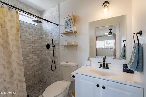 Bath - 3015 E Dahlia Dr, Phoenix, AZ 85032 photo 1 of 4