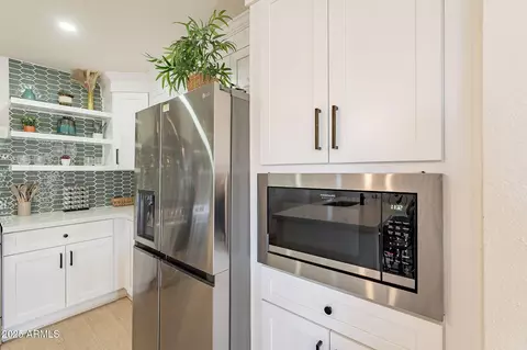 Kitchen - 3015 E Dahlia Dr, Phoenix, AZ 85032 photo 10 of 10