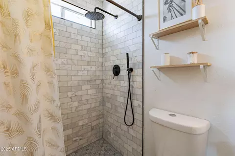 Bath - 3015 E Dahlia Dr, Phoenix, AZ 85032 photo 2 of 4