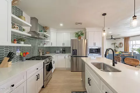 Kitchen - 3015 E Dahlia Dr, Phoenix, AZ 85032 photo 5 of 10