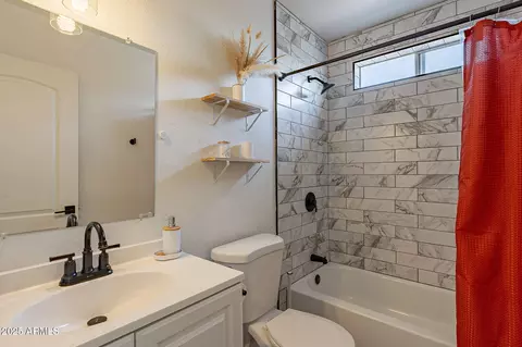 Bath - 3015 E Dahlia Dr, Phoenix, AZ 85032 photo 3 of 4