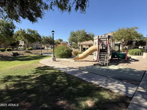 Exterior - 945 W Wendy Way, Gilbert, AZ 85233 photo 5 of 8