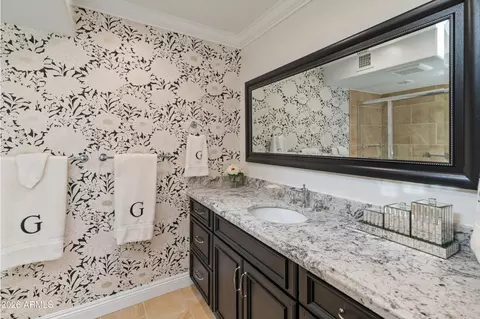 Bath - 2521 E Marshall Ave, Phoenix, AZ 85016 photo 2 of 3