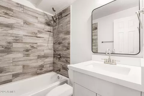 Bath - 2242 E Nancy Ln, Phoenix, AZ 85042 photo 2 of 2