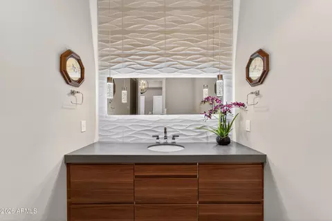 Bath - 4714 E Lewis Ave, Phoenix, AZ 85008 photo 9 of 9
