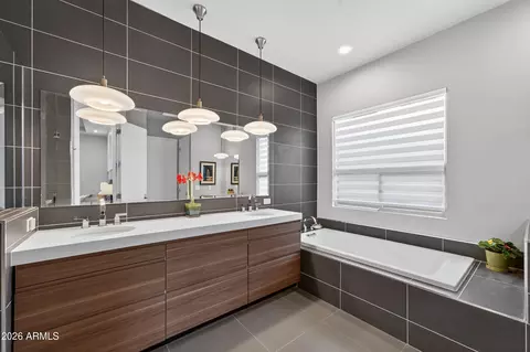 Bath - 4714 E Lewis Ave, Phoenix, AZ 85008 photo 1 of 9