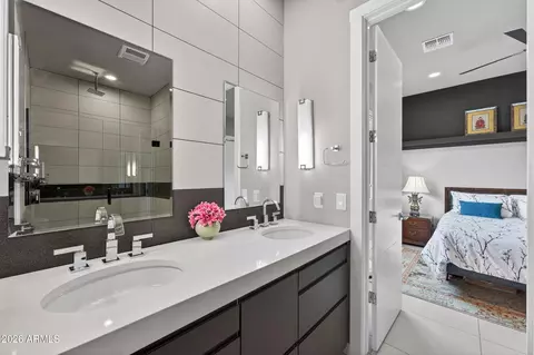 Bath - 4714 E Lewis Ave, Phoenix, AZ 85008 photo 6 of 9