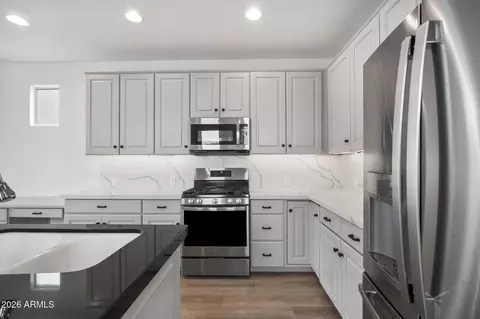 Kitchen - 2923 N 48th Pl, Phoenix, AZ 85018 photo 1 of 2