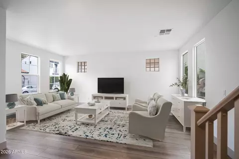 Living - 2923 N 48th Pl, Phoenix, AZ 85018 photo 1 of 3