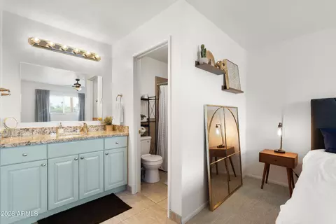 Bath - 5525 E Thomas Rd #G10, Phoenix, AZ 85018 photo 1 of 2