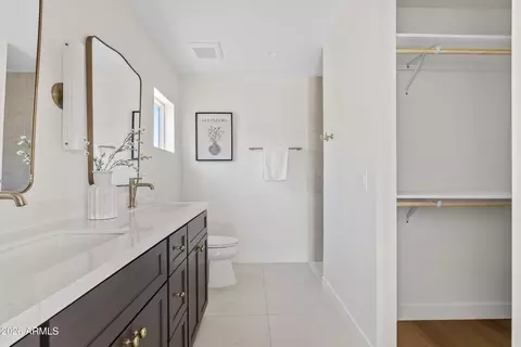 Bath - 2941 E Cheery Lynn Rd, Phoenix, AZ 85016 photo 1 of 4