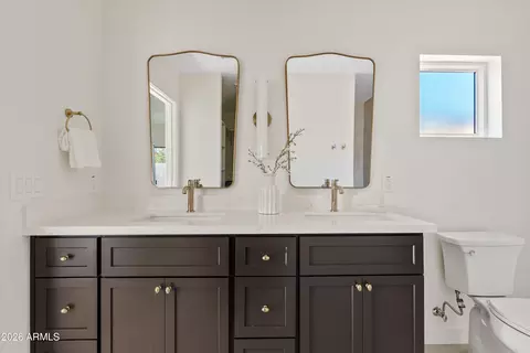 Bath - 2941 E Cheery Lynn Rd, Phoenix, AZ 85016 photo 2 of 4