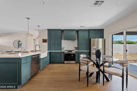 Kitchen - 2941 E Cheery Lynn Rd, Phoenix, AZ 85016 photo 3 of 5