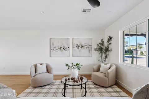 Living - 2941 E Cheery Lynn Rd, Phoenix, AZ 85016 photo 1 of 1