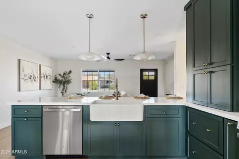 Kitchen - 2941 E Cheery Lynn Rd, Phoenix, AZ 85016 photo 4 of 5
