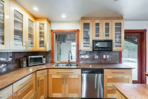 2910 E Windrose Dr, Phoenix, AZ 85032 photo 15