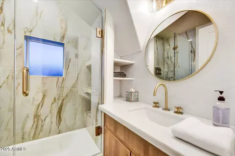 Bath - 87 W Windsor Ave, Phoenix, AZ 85003 photo 6 of 7