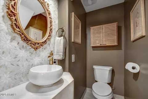 Bath - 87 W Windsor Ave, Phoenix, AZ 85003 photo 1 of 7