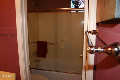 Bath - 4624 E Robin Ln, Phoenix, AZ 85050 photo 4 of 4
